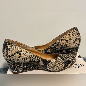 Vionic Snakeskin Patterned Wedge Heels